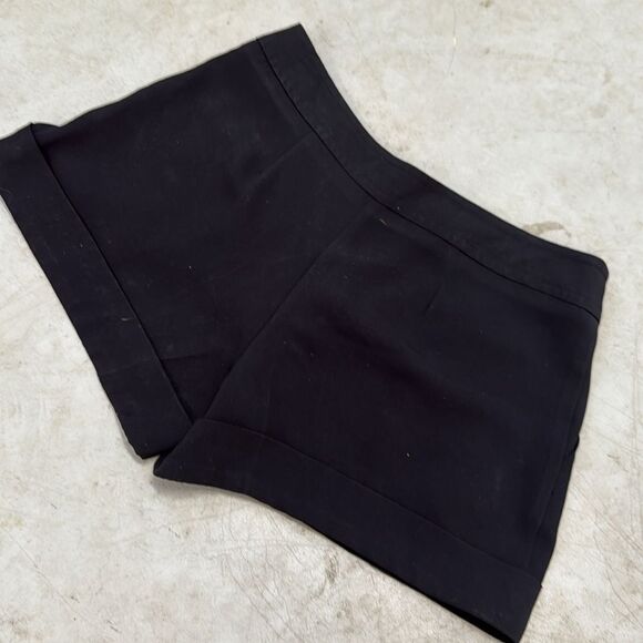 Classic Black Women's Shorts - Trina Turk Size 8 - Simple Black - Like New - Picture 5 of 5